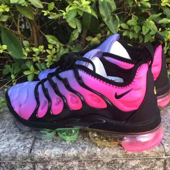 Nike Shoes - VAPOR MAX PLUS 🌸BACK TO SCHOOL SALE 💗💗